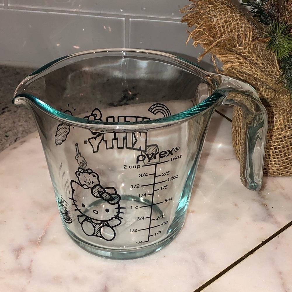 ✨NWT✨ Pyrex Hello Kitty Glass Measuring Cup - Picture 3 of 7